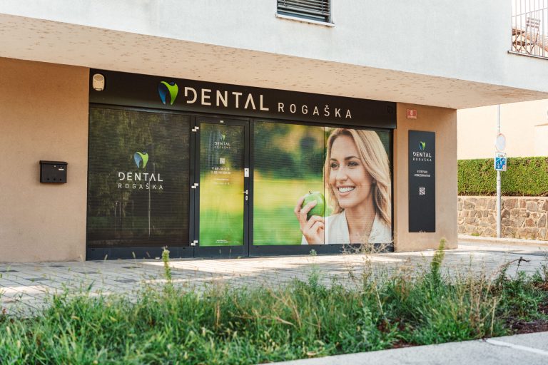 Pročelje in vhod zobne ordinacije Dental Rogaška, Ob bregu 8, Maribor